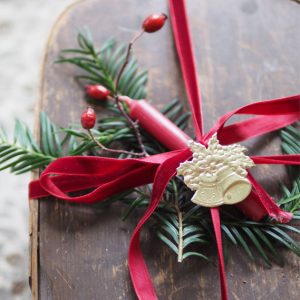 Set de 24 Cloches et Houx – Papier gaufré Or