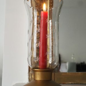 Bougeoir en verre ciselé