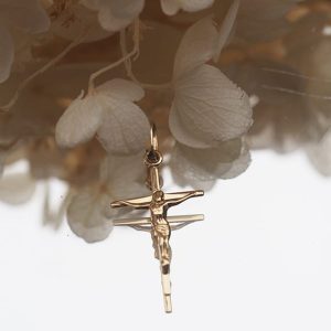 Fin Crucifix | Or 18 carats