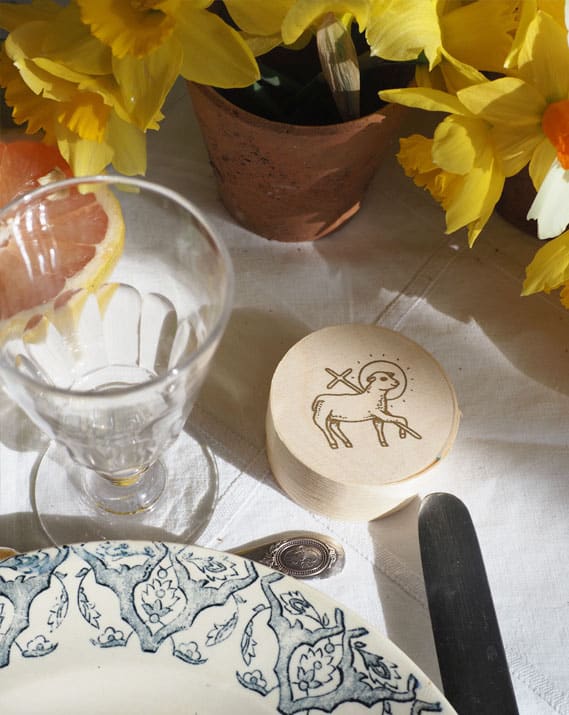 Jolie boîte à confiseries en bois “Agnus Dei” – Catho Retro – Image 2