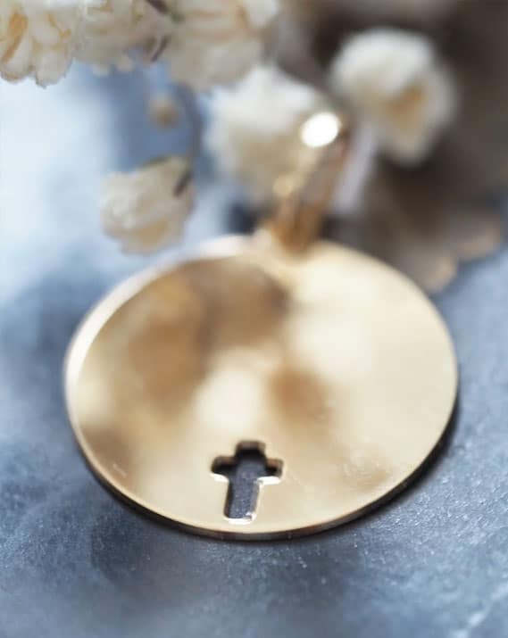 Médaille Croix Ajourée personnalisable | Or 18 carats