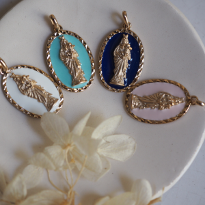 Pendentif ovale vierge à l’enfant